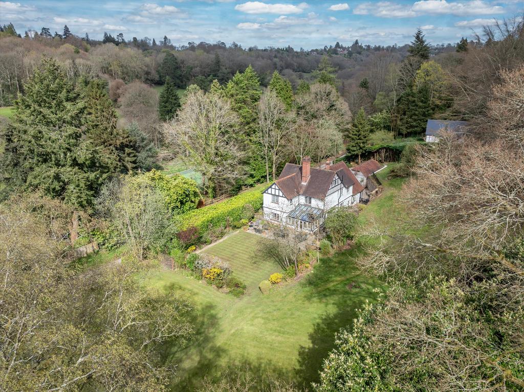 Haslemere, Surrey, GU27 5 bed detached house for sale £1,750,000
