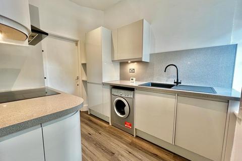 3 bedroom end of terrace house to rent, Regent Road, Horsforth, Leeds, West Yorkshire, LS18