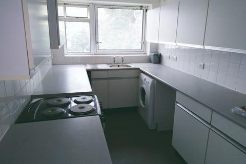 2 bedroom flat to rent, Montgomery Road, Farnborough GU14