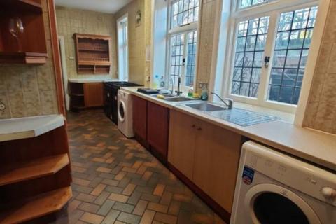 1 bedroom semi-detached house to rent, London W3