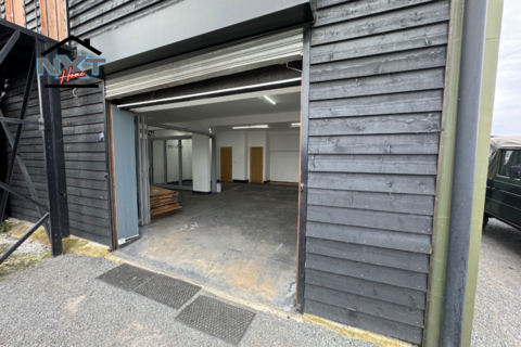 Property to rent - Coopersale Lane, Theydon Bois, CM16