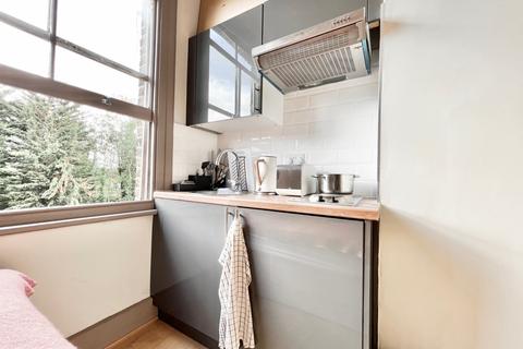 Studio to rent, Iverson Road, London NW6