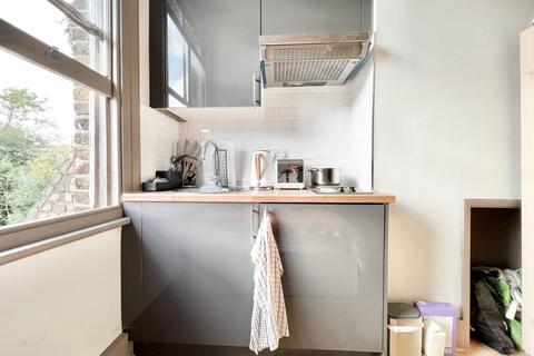 Studio to rent, Iverson Road, London NW6