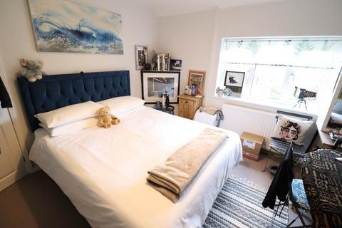 2 bedroom flat to rent, Gryms Dyke, Great Missenden HP16