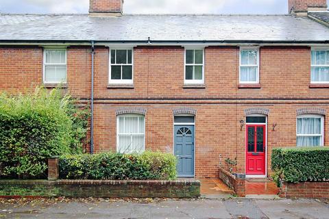 2 bedroom terraced house to rent, Winchester Road, Basingstoke RG21