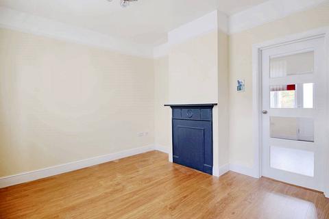 2 bedroom terraced house to rent, Winchester Road, Basingstoke RG21
