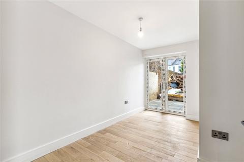 3 bedroom apartment for sale, Garratt Lane, SW17