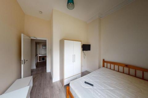 4 bedroom ground floor flat to rent, Flat 2, 238 Derby Road, Nottingham, NG7 1NX
