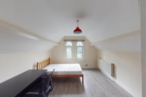 4 bedroom ground floor flat to rent, Flat 2, 238 Derby Road, Nottingham, NG7 1NX