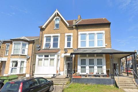 1 bedroom property to rent, York Road, Southend-on-Sea, SS1