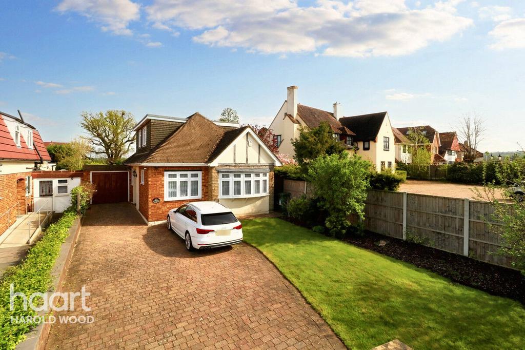 Shepherds Hill, Romford 4 bed detached house for sale £625,000