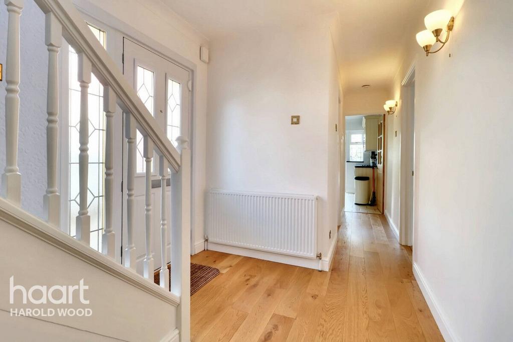 Shepherds Hill, Romford 4 bed detached house for sale £625,000