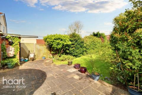 129 Shepherds Hill, Romford, RM3 0NR