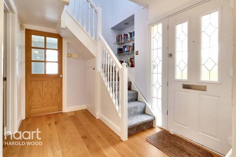 129 Shepherds Hill, Romford, RM3 0NR
