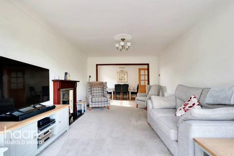 129 Shepherds Hill, Romford, RM3 0NR