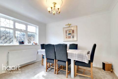 129 Shepherds Hill, Romford, RM3 0NR
