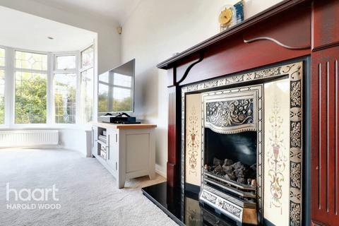 129 Shepherds Hill, Romford, RM3 0NR