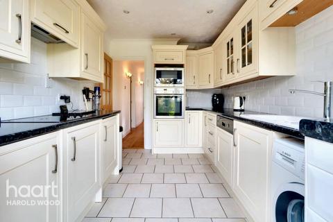 129 Shepherds Hill, Romford, RM3 0NR