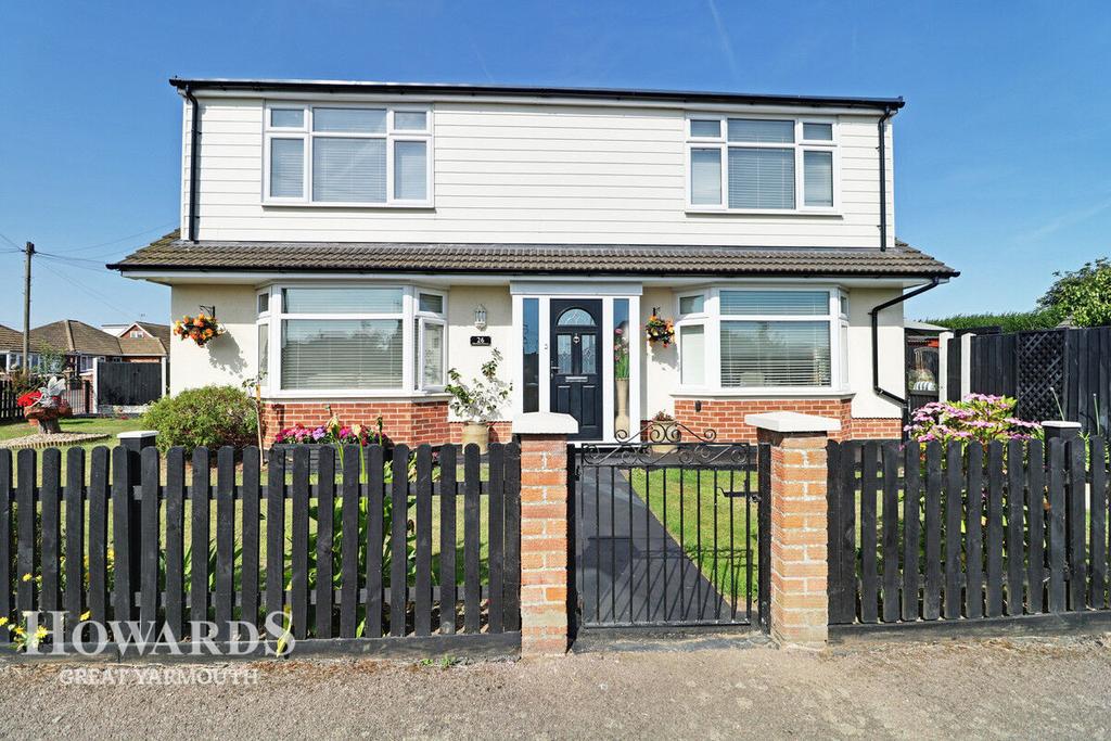 Glenmore Avenue, CaisteronSea 4 bed detached house for sale £325,000