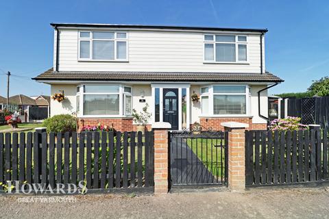 4 bedroom detached house for sale, Glenmore Avenue, Caister-on-Sea