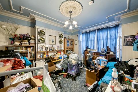 1 Myrtle Gardens, London, W7 3JQ
