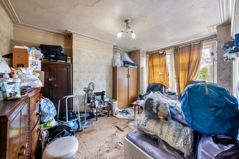 1 Myrtle Gardens, London, W7 3JQ