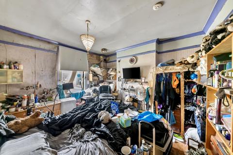 1 Myrtle Gardens, London, W7 3JQ