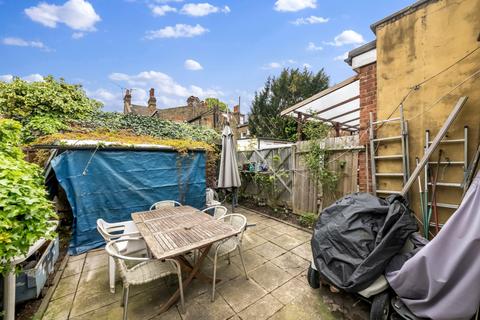 1 Myrtle Gardens, London, W7 3JQ