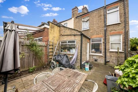 1 Myrtle Gardens, London, W7 3JQ
