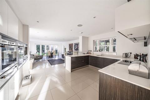The Hollies Old Avenue, West Byfleet, KT14 6AE