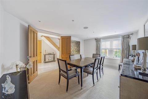 The Hollies Old Avenue, West Byfleet, KT14 6AE