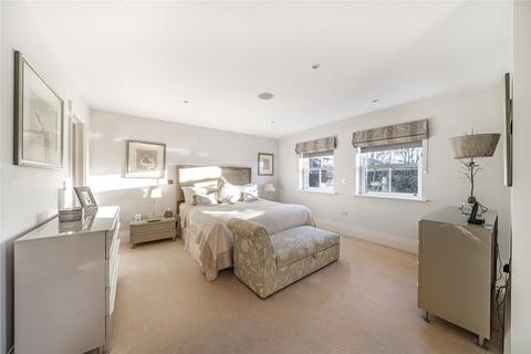 The Hollies Old Avenue, West Byfleet, KT14 6AE