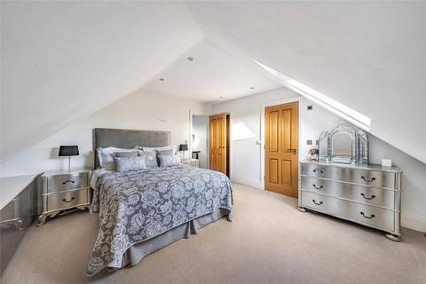 The Hollies Old Avenue, West Byfleet, KT14 6AE