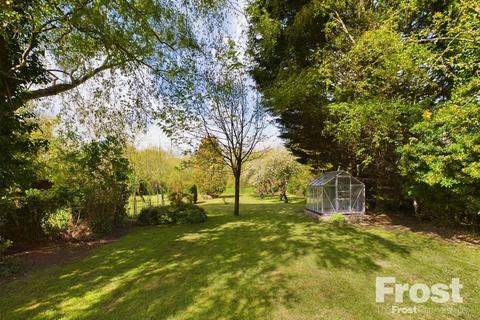 3 bedroom bungalow for sale, Coppermill Road, Wraysbury, Berkshire, TW19