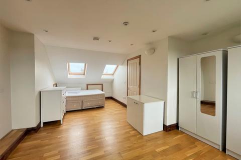 5 bedroom flat to rent, Montana Road, London, SW17