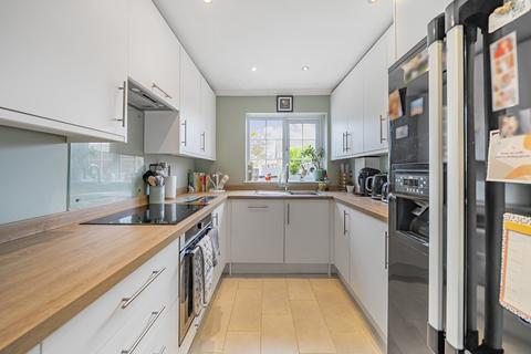16 Ecob Close, Guildford, GU3 3HP