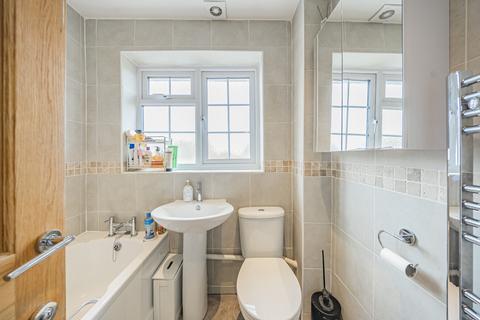16 Ecob Close, Guildford, GU3 3HP
