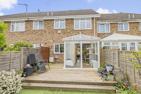 16 Ecob Close, Guildford, GU3 3HP