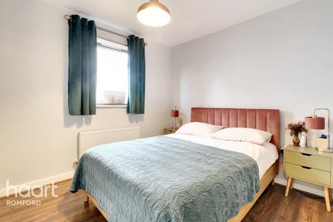 1 bedroom apartment for sale, Cottons Approach, Romford