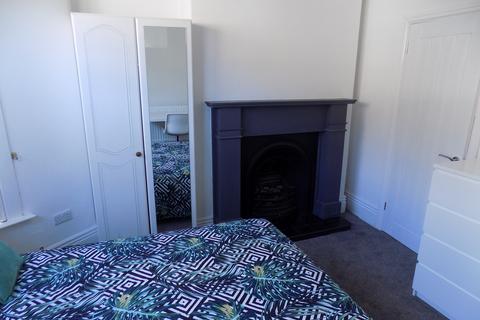 1 bedroom in a house share to rent, Tylney Road, Sheffield S2