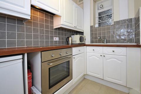 Studio to rent, Norland Square Holland Park W11