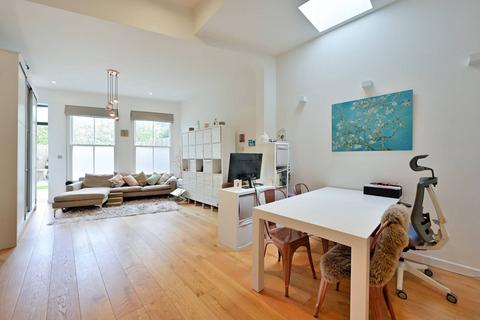Studio to rent, Upper Richmond Road, Putney, London, SW15