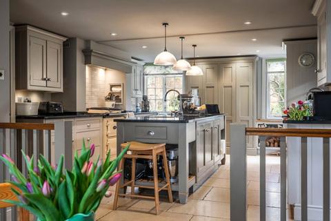 7 bedroom detached house for sale, St. Peters Street, Bishops Waltham, Southampton, Hampshire, SO32