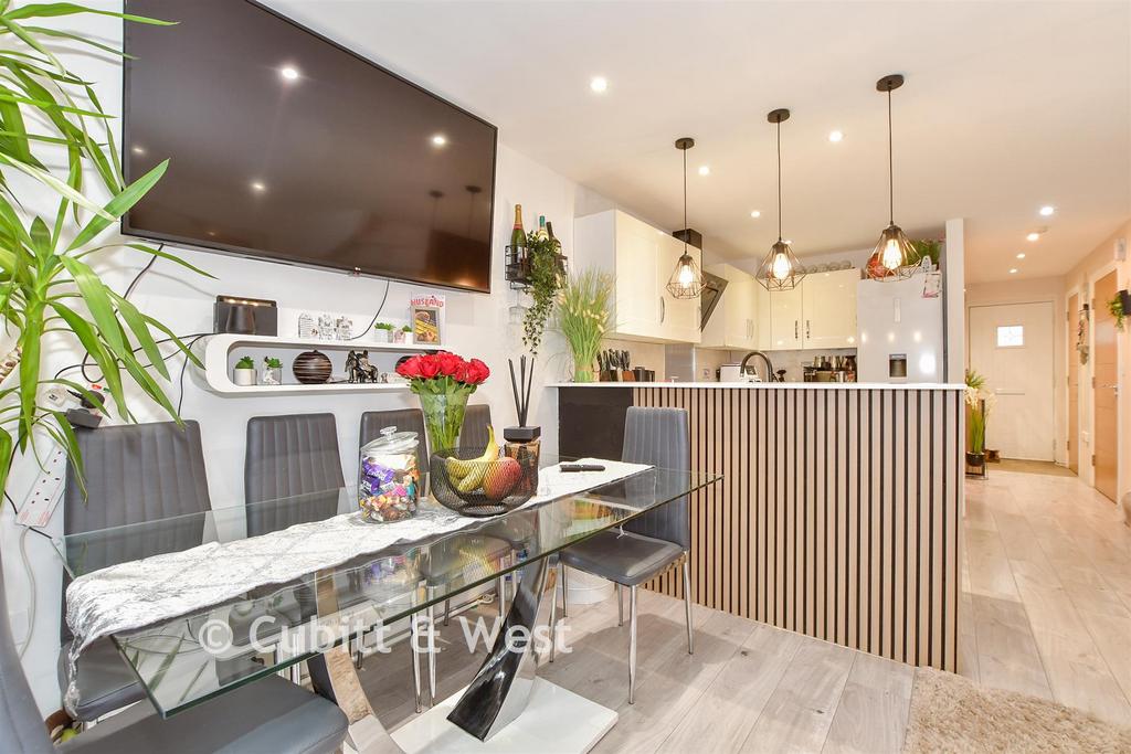 Lounge/Kitchen