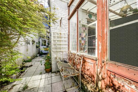 42 Howard Road, New Malden, KT3 4EA
