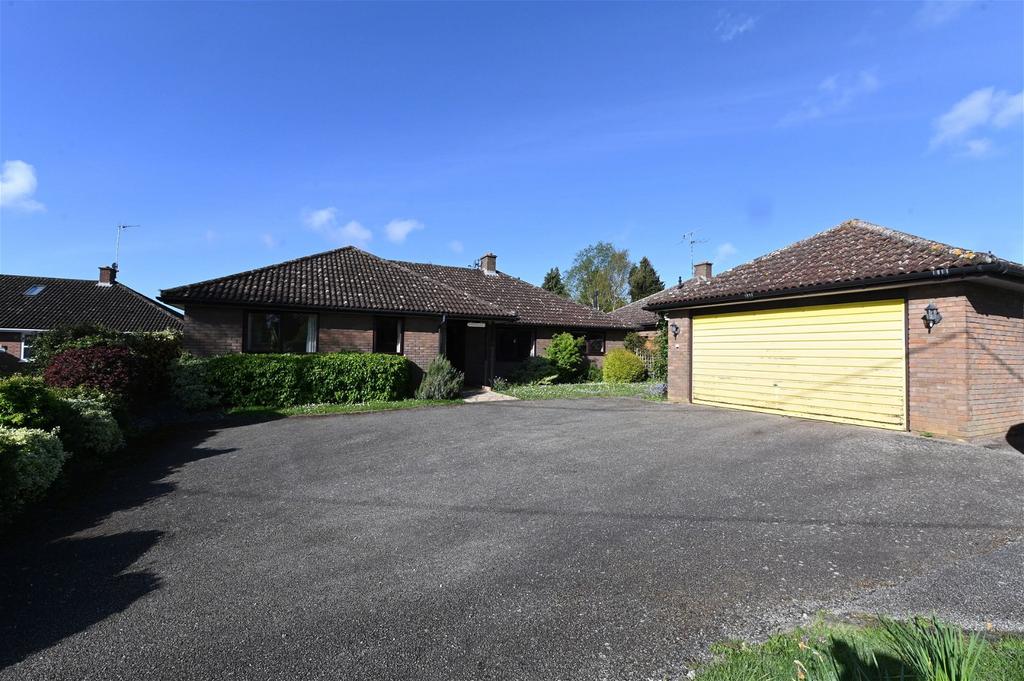 Ufford, Nr Woodbridge, Suffolk 3 bed detached bungalow for sale £625,000