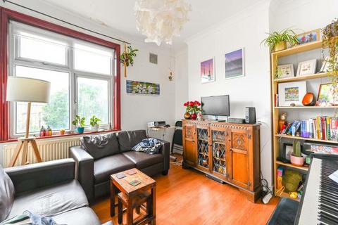 2 bedroom flat to rent, 30 Crouch Hill, London N4