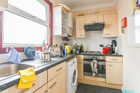 2 bedroom flat to rent, 30 Crouch Hill, London N4