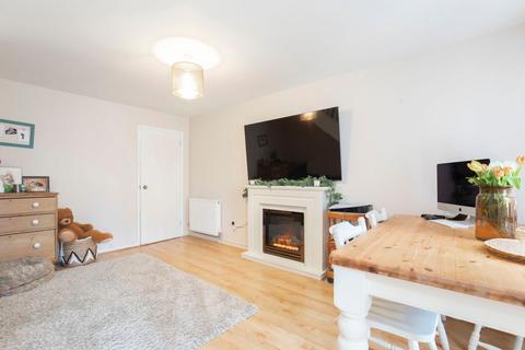 47 Cutsdean Close, Bishops Cleeve, Cheltenham, GL52 8UT