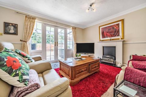 2 Baird Drive, Wood Street Village, Guildford, GU3 3EF